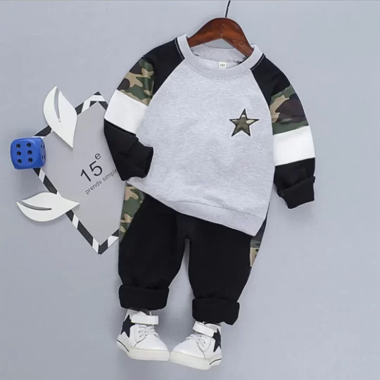 2-Piece Toddler Boy Star Camouflage Print Raglan Sleeve Pullover and Black Pants Set