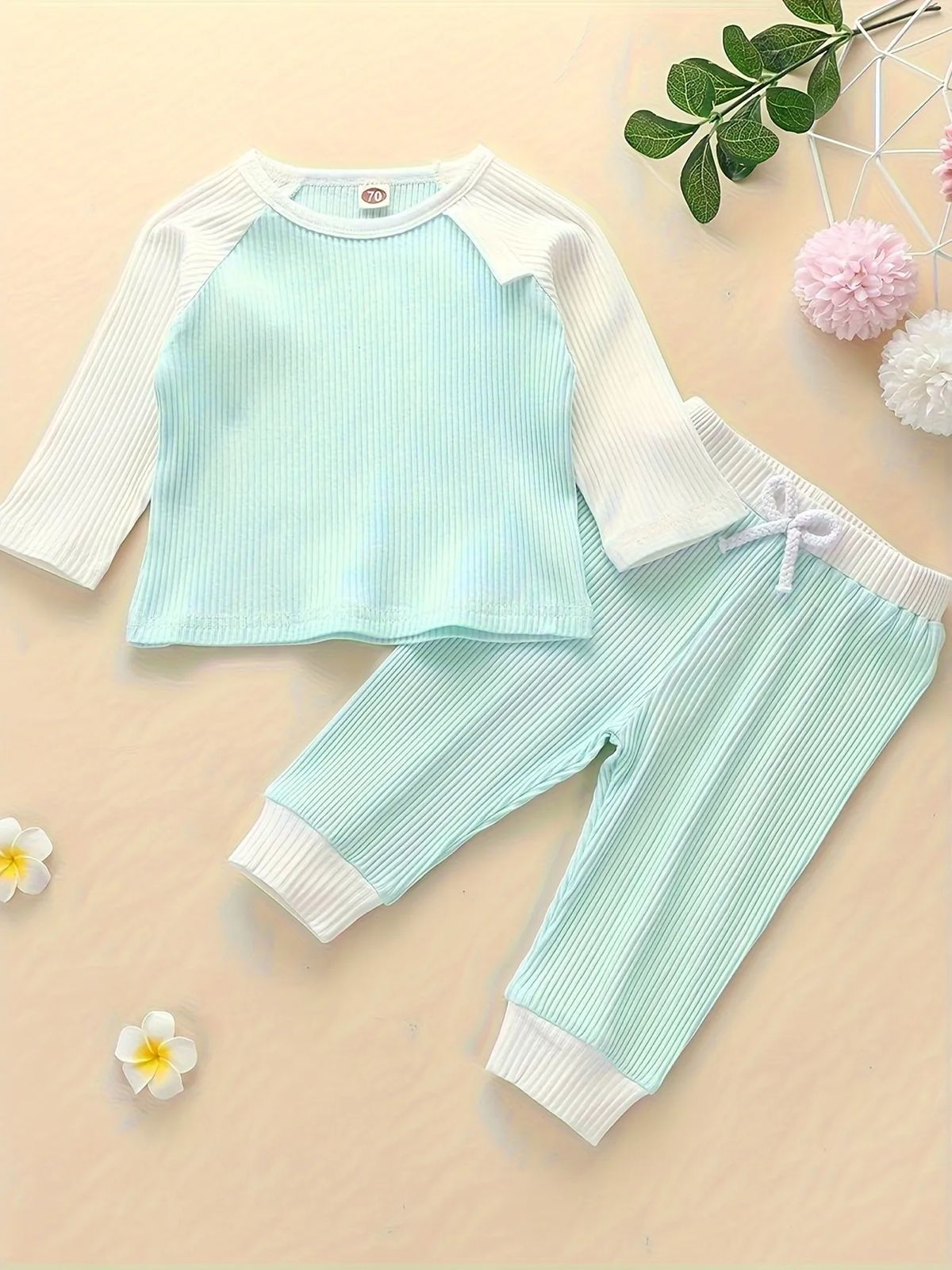 2-Piece Mint Green and White Ribbed Baby Outfit